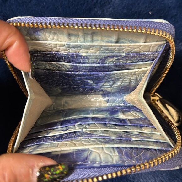 Brahmin alligator embossed wallet! - Picture 3 of 5